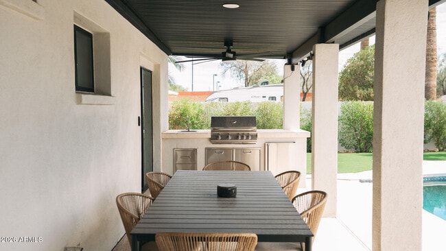 Building Photo - 8743 E Bonita Dr