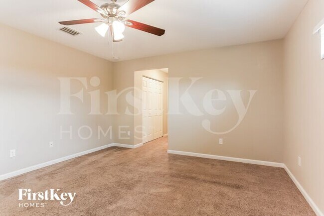 Building Photo - 1810 SW Starman Ave