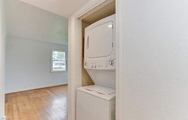 Building Photo - 7725 Fayver Ave