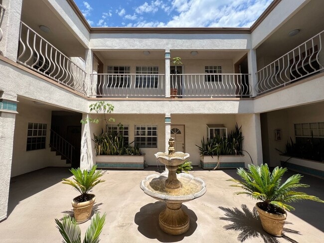 Building Photo - Beautiful 2 Bed / 2 Bath Condo for Rent in Long Beach!