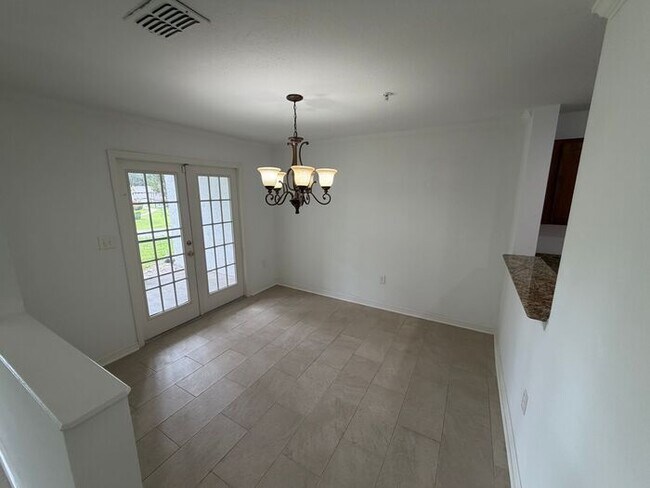 Building Photo - Spacious 3 Bedroom Townhome with Garage in Altamonte Springs