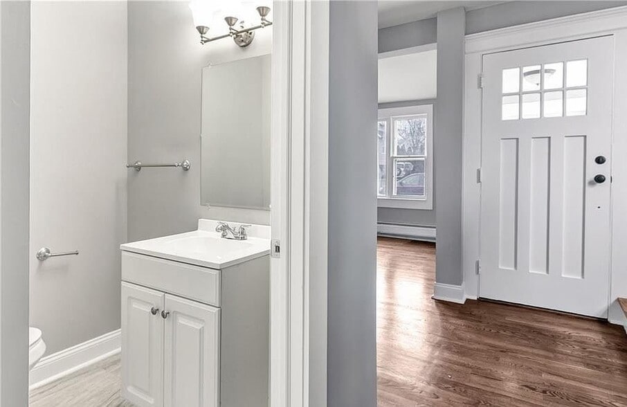 Building Photo - 41 Spring St