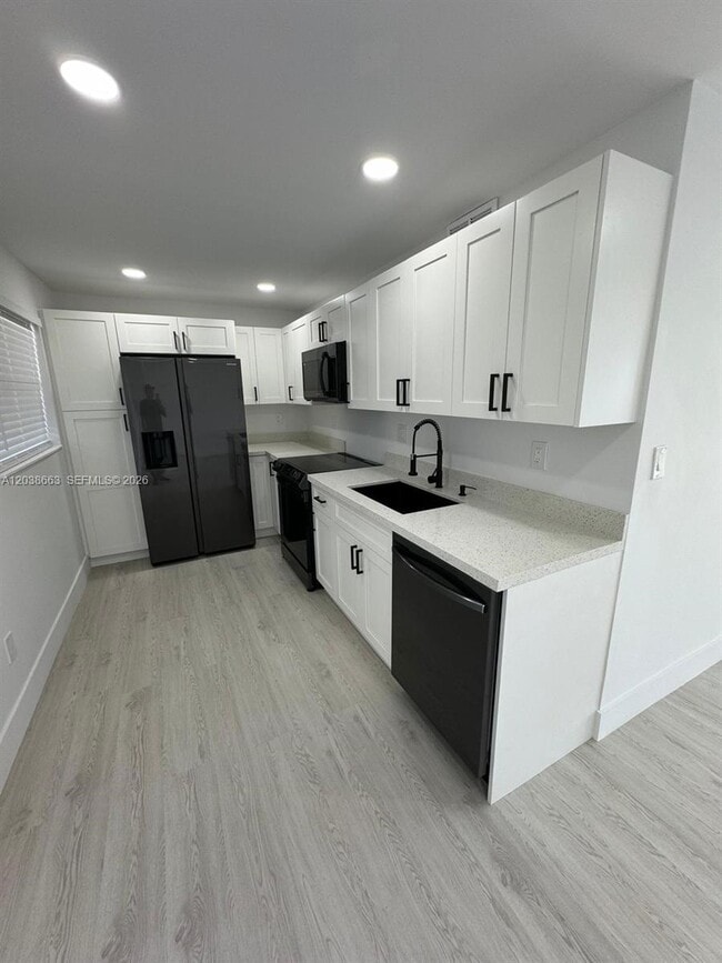 Building Photo - 9280 Fontainebleau Blvd