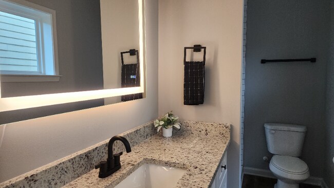 Building Photo - 435 Elm St NW