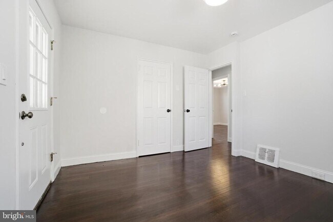 Building Photo - 806 Bordentown Rd