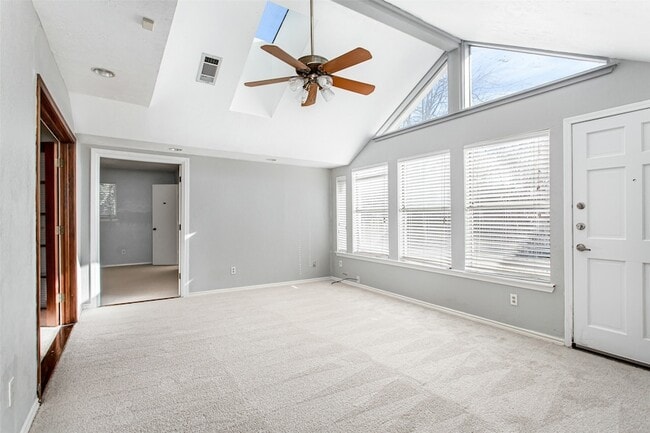 Building Photo - 2732 Parkhaven Dr