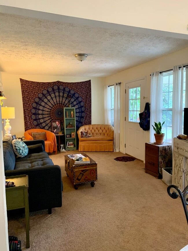 Building Photo - Normaltown Area Home! Available August 2026