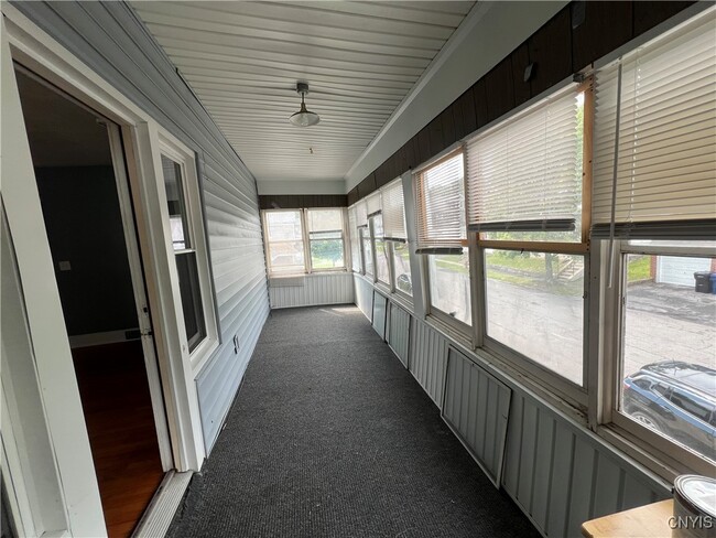 Building Photo - 526 Boyden St
