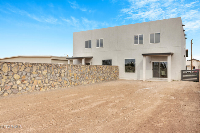 Building Photo - 803 TS Daniel Cadena Dr