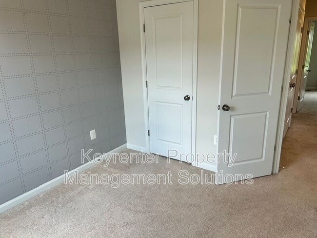 Building Photo - 213 Willowshire Ct