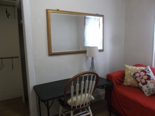 Building Photo - 2025 Ashland Ave