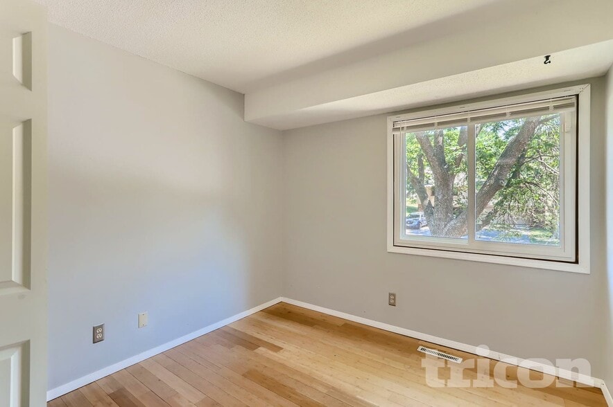 Building Photo - 6865 Buckingham Rd