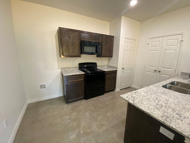 Building Photo - 2306 Alterman Dr