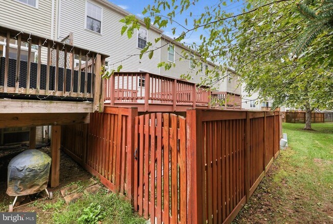Building Photo - 21588 Bankbarn Terrace