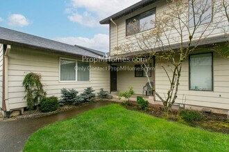 Building Photo - Cozy Two-Bedroom in Gresham - New Washer/D...