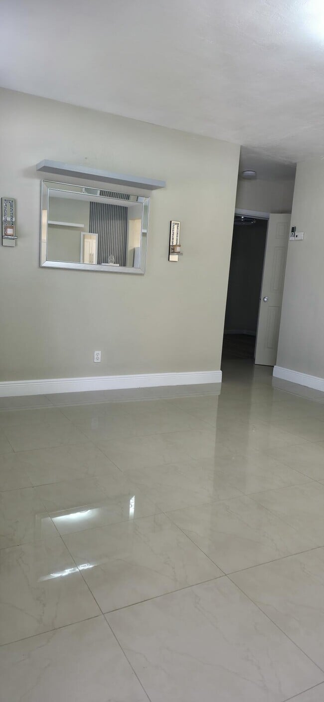 Building Photo - 1203 Chateau Park Dr