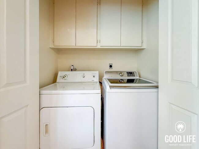 Building Photo - SD: Comfortable 2BD/2BA Townhome in Carmel Mountain Ranch with Community Pool, Attached Garage & ...