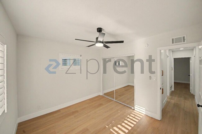 Building Photo - Unit
