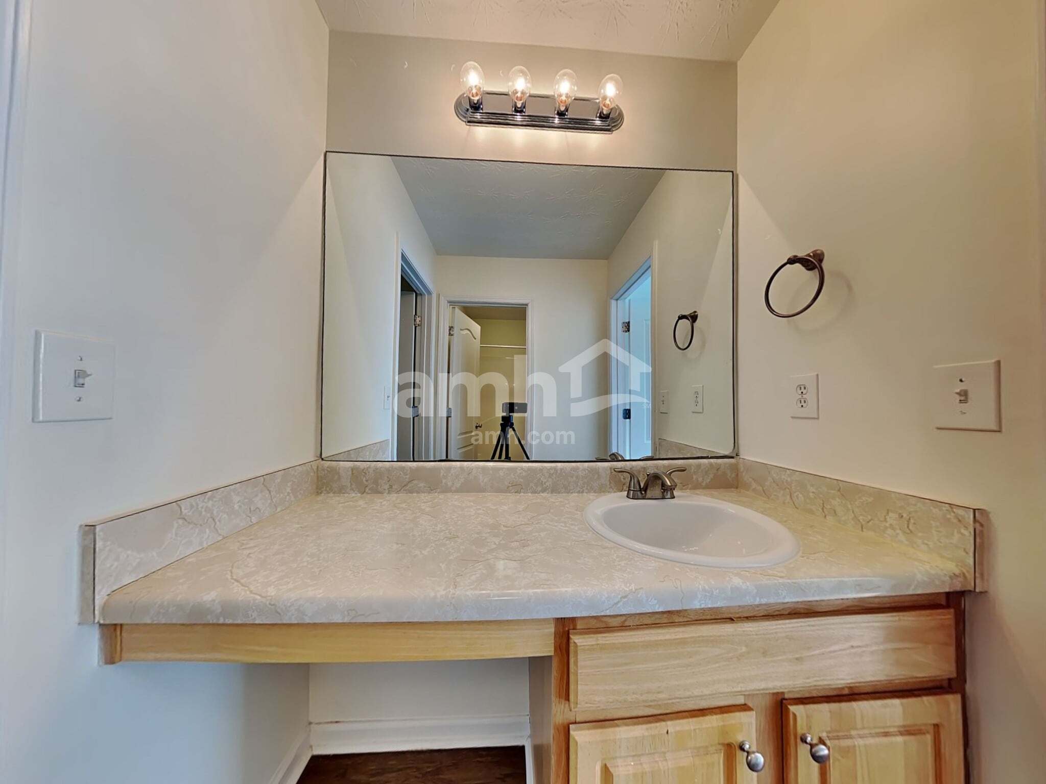 Building Photo - 247 River Pass Ct NE