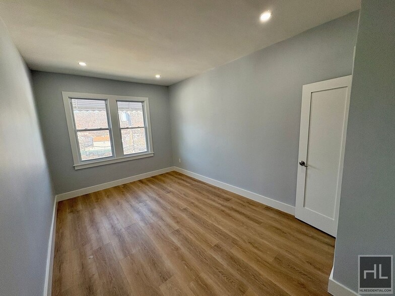 Building Photo - Monroe St, YONKERS