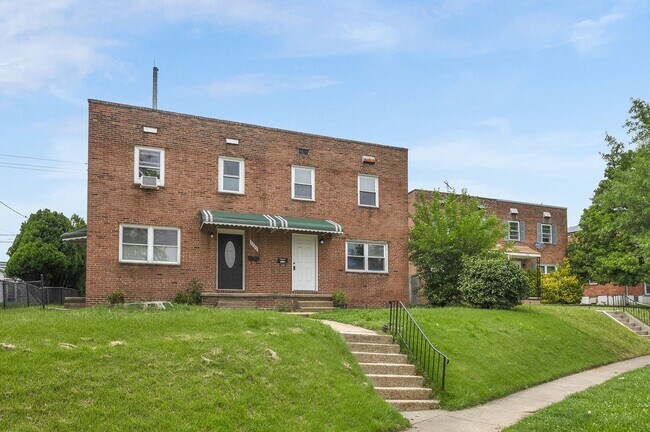 Building Photo - 1722 Yakona Rd