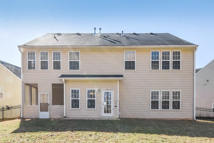 Building Photo - 1061 Southwood Dr