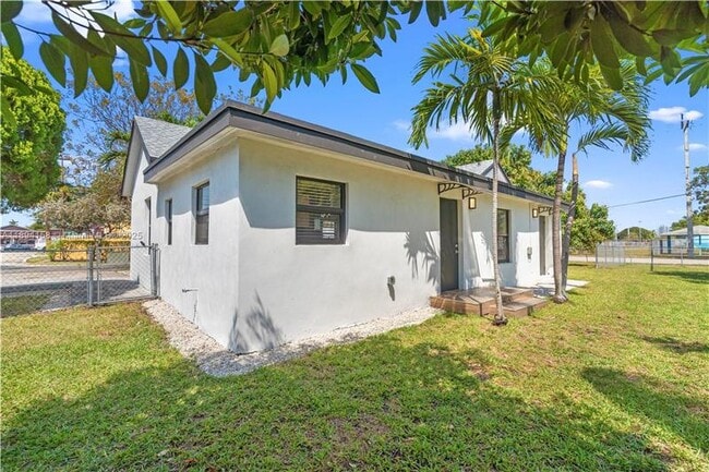 Building Photo - 601 SW 1st St