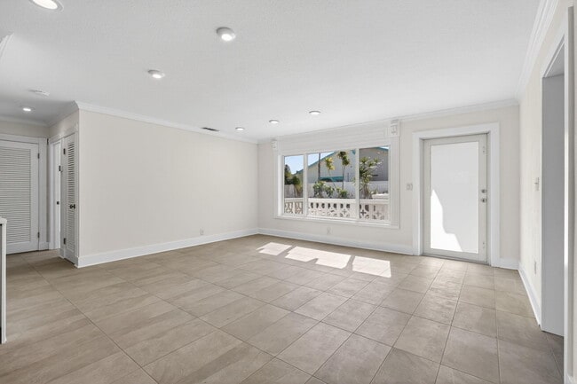 Building Photo - 624 Southwind Cir