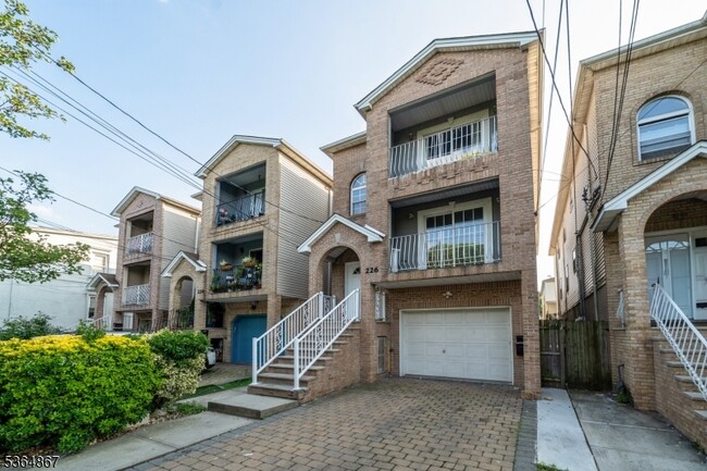 Building Photo - 226 Port Ave