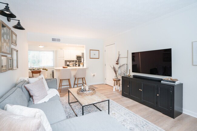 Building Photo - 100 Biscayne Dr NW