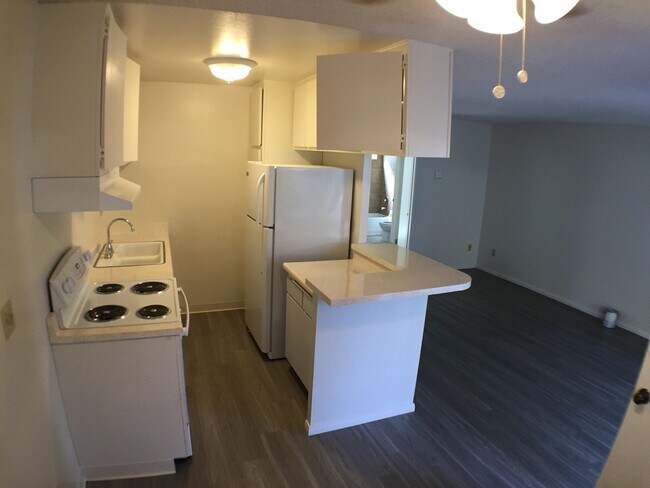 Building Photo - 7414 Mesa College Dr