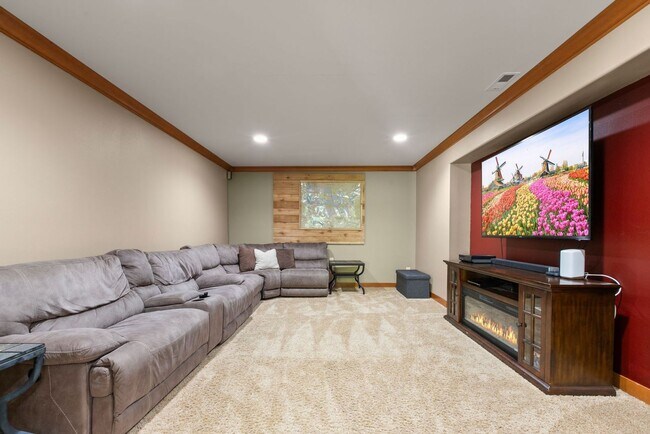 Building Photo - 3 Bed, 3 Bath Custom Built Home in Sudden Valley