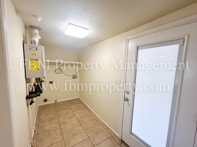 Building Photo - 105 Sunset Cir