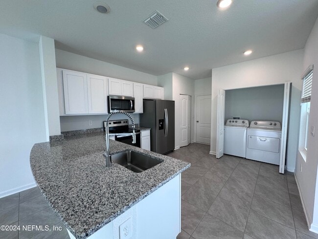 Building Photo - 39 Tidal Bch Ave