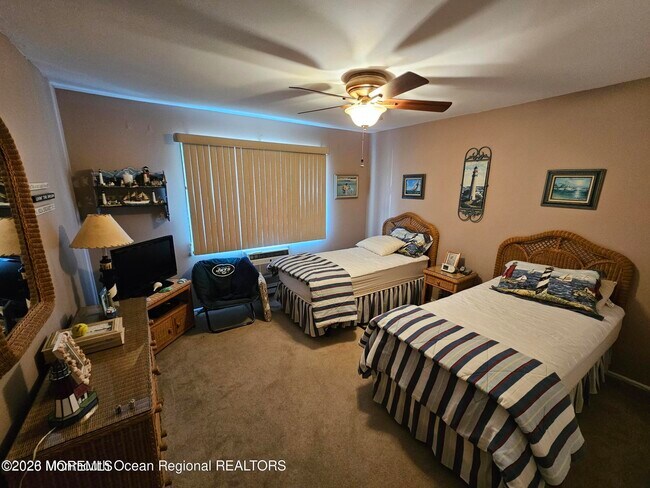 Building Photo - 1187 E Ocean Ave