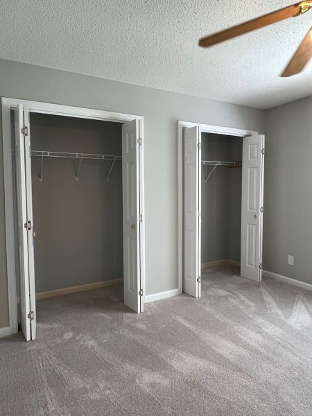 Building Photo - One level living in highly sought Bluegras...