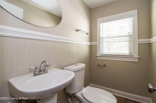 Building Photo - 4620 Hillside Dr