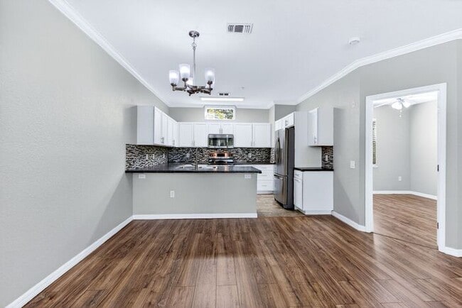 Building Photo - Immaculately updated 3/2.5 Three-Story Maitland Condo in Visconti!