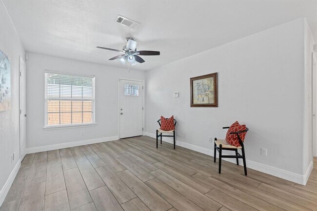 Building Photo - 6001 Jain Ln