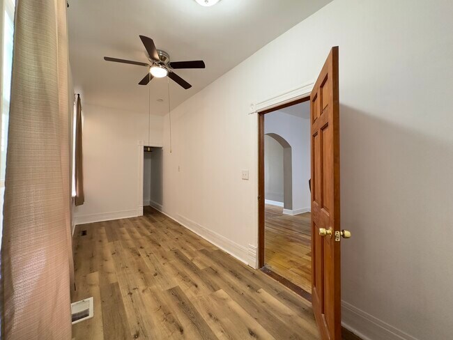 Building Photo - 1924 N St Louis Ave