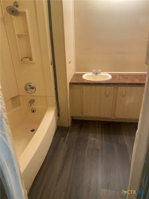 Building Photo - 5576 Helm Ln