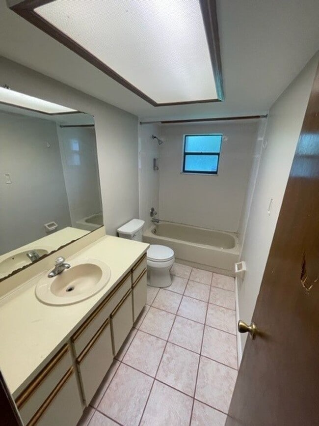 Building Photo - 356 Pipit St NE