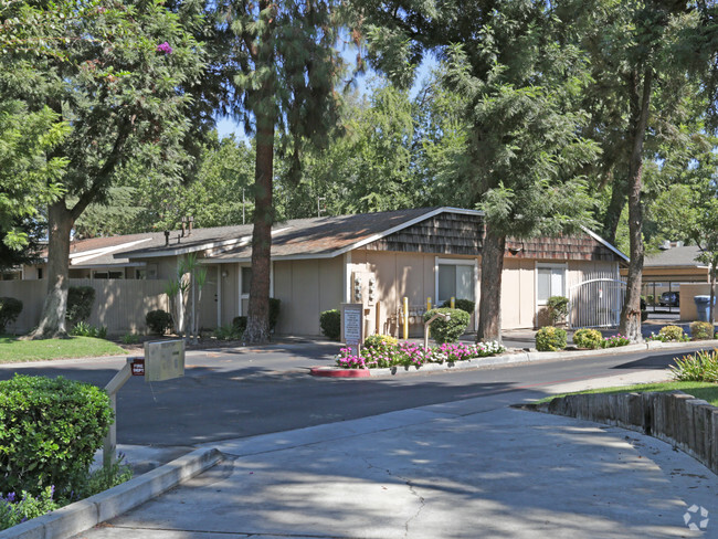 Woodbridge Apartments - 1099 Sylmar Ave Clovis CA 93612 | Apartment Finder