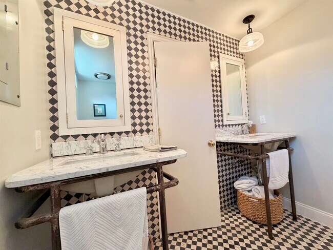 Building Photo - 205 McPherson Dr