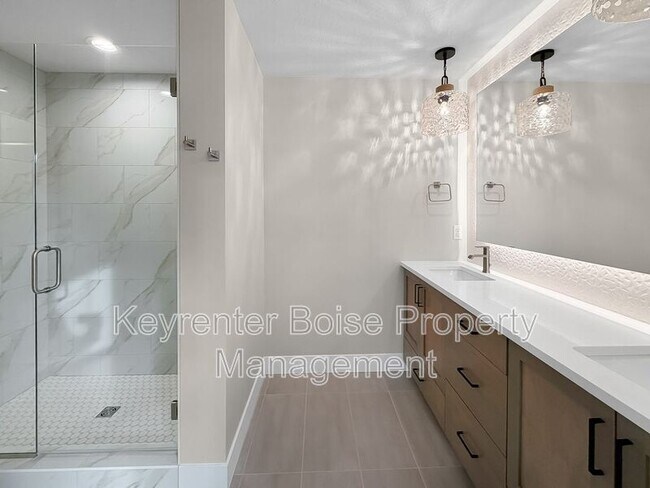 Building Photo - 6234 N Holly Spgs Ln