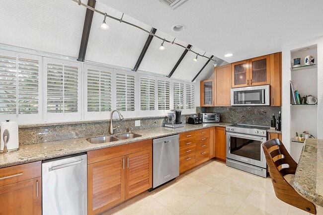 Building Photo - 40 Portside Dr