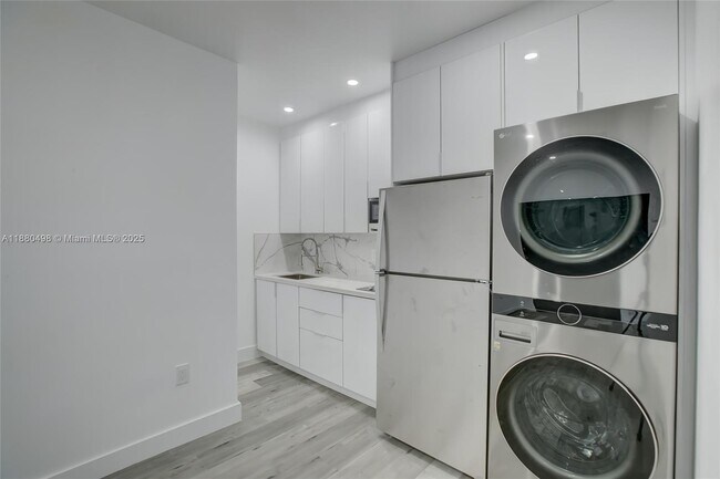 Building Photo - 511 SW 15th St