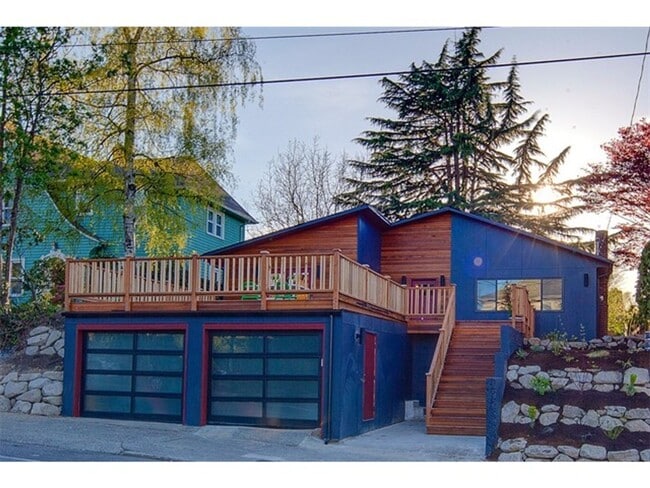 Building Photo - Incredible 3 Bed 2 Bath Madrona Home for L...