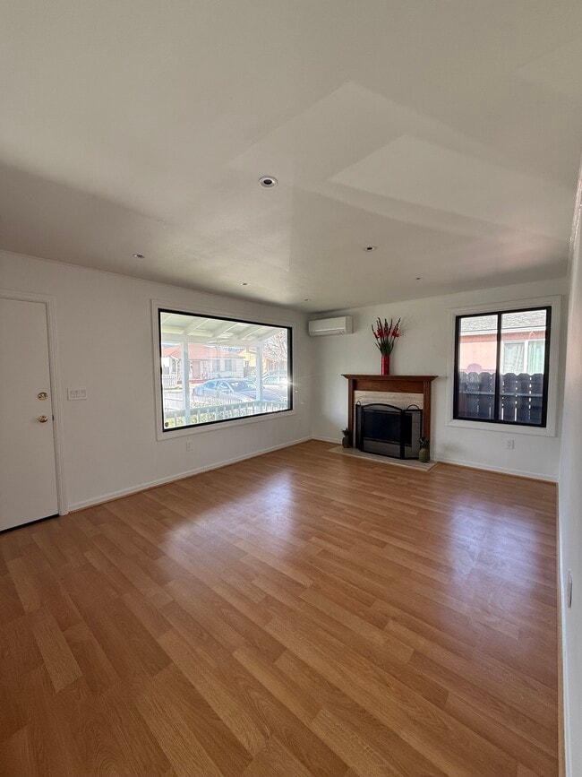 Building Photo - 330 Cuardo Ave