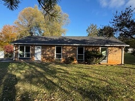 Building Photo - 1140 Roswell Rd